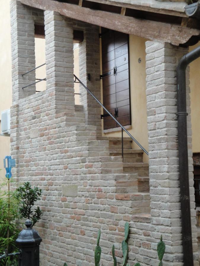 Al Castello Hotell Tavullia Eksteriør bilde