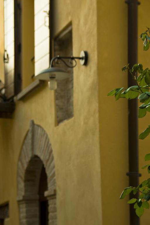 Al Castello Hotell Tavullia Eksteriør bilde
