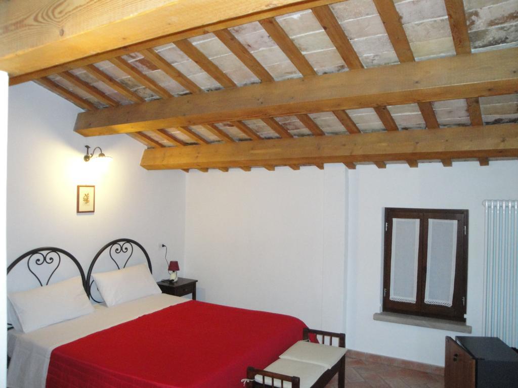 Al Castello Hotell Tavullia Eksteriør bilde